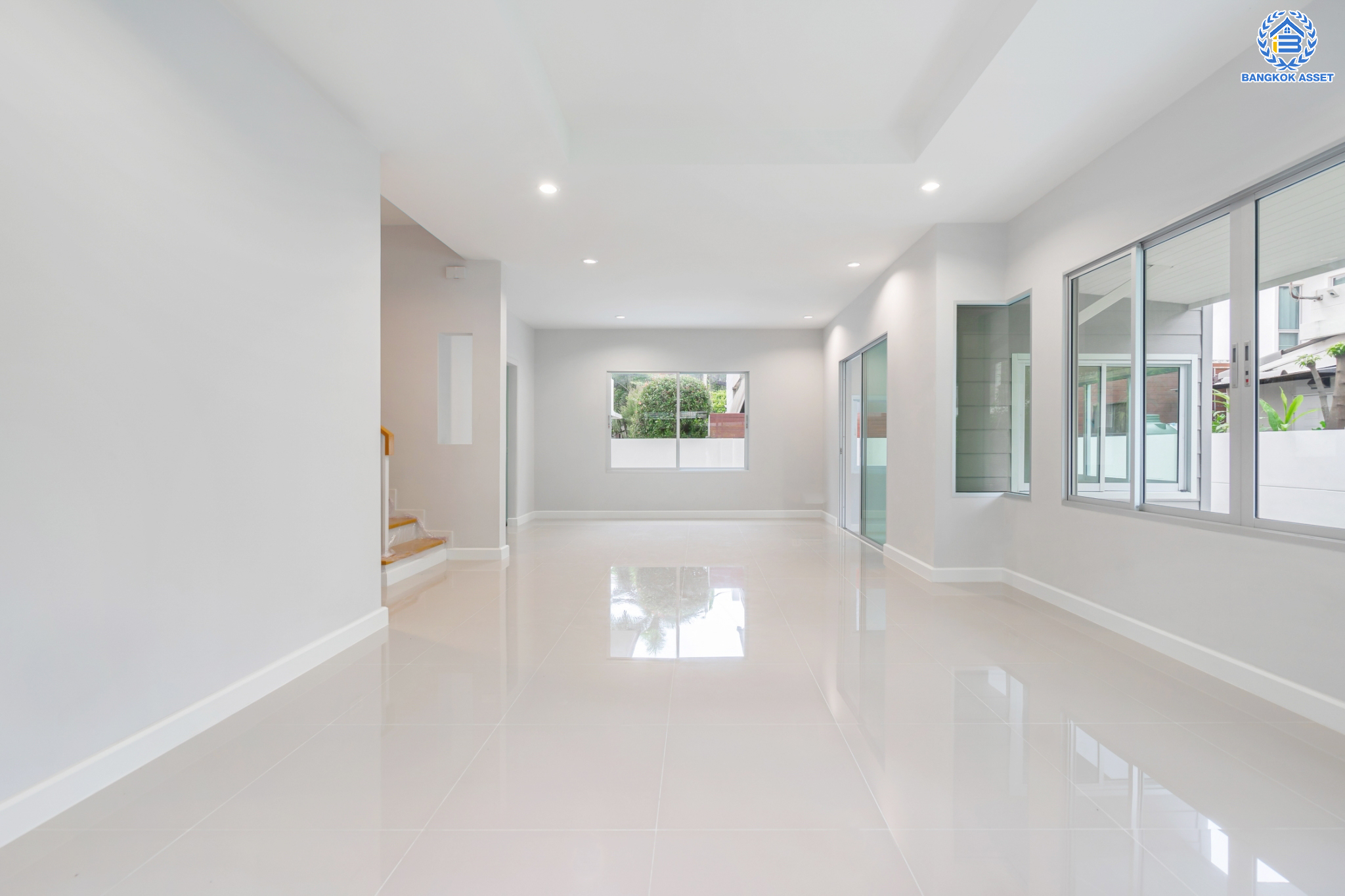 บ้านมือสองตกแต่งใหม่ ม.วิลล่าการ์เด้น3 บางกรวย-ไทรน้อย เนื้อที่ 52.6 ตร.ว. ฟังก์ชัน 3 ห้องนอน  3 ห้องน้ำ 1 ห้องอเนกประสงค์ จอดรถได้ 2 คัน บรรยากาศเป็นส่วนตัว บนทำเลศักยภาพ ใกล้เซ็นทรัลเวสต์เกต เชื่อมต่อหลายเส้นทาง ถ.รัตนาธิเบศร์, ถ.กาญจนาภิเษก และราชพฤกษ์ และรถไฟฟ้า "สถานีบางพลู"